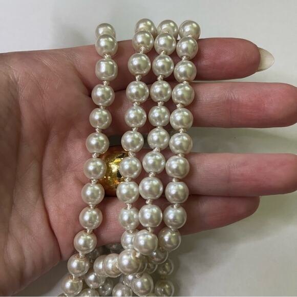 Vintage Long and Elegant Hand Knotted Classic Cream Pearl Necklace so chic! - Picture 6 of 9